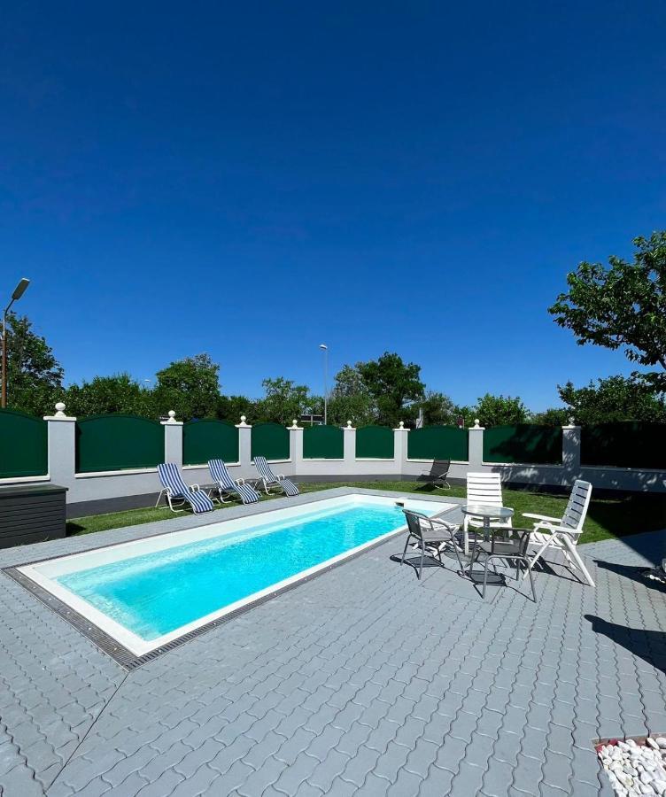 Traum Apartment Mit Pool+Balkon Vienna Exterior photo