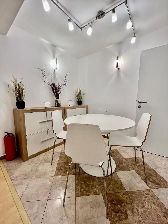 Traum Apartment Mit Pool+Balkon Vienna Exterior photo