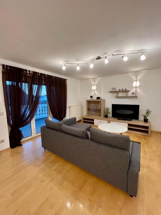 Traum Apartment Mit Pool+Balkon Vienna Exterior photo